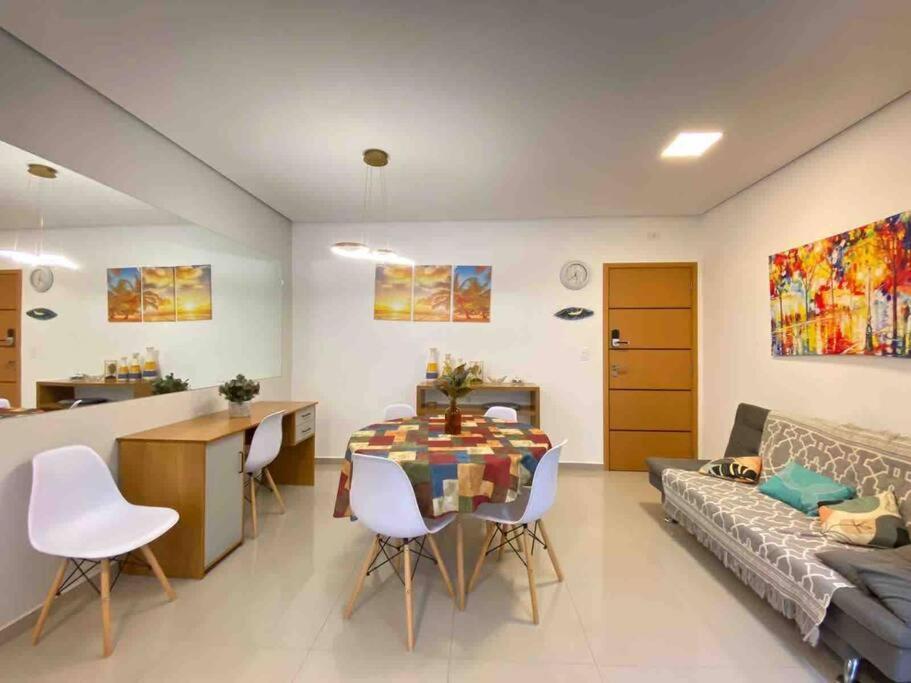 Adoraveis 2 Quartos Uma Linda Piscina, 2 Garagens