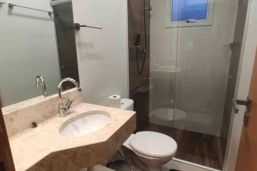 Apartamento Adoraveis 2 Quartos Uma Linda Piscina, 2 Garagens *