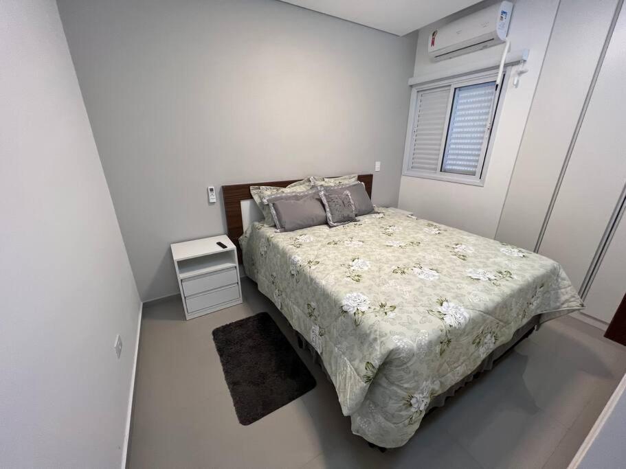 Apartamento Adoraveis 2 Quartos Uma Linda Piscina, 2 Garagens *