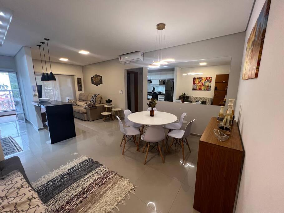 Apartamento Adoraveis 2 Quartos Uma Linda Piscina, 2 Garagens